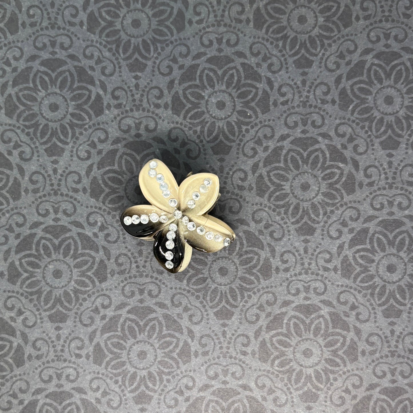 Medium Flower Claw Clip